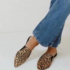 Jenni Kayne Leopard print calf hair mules 🐆